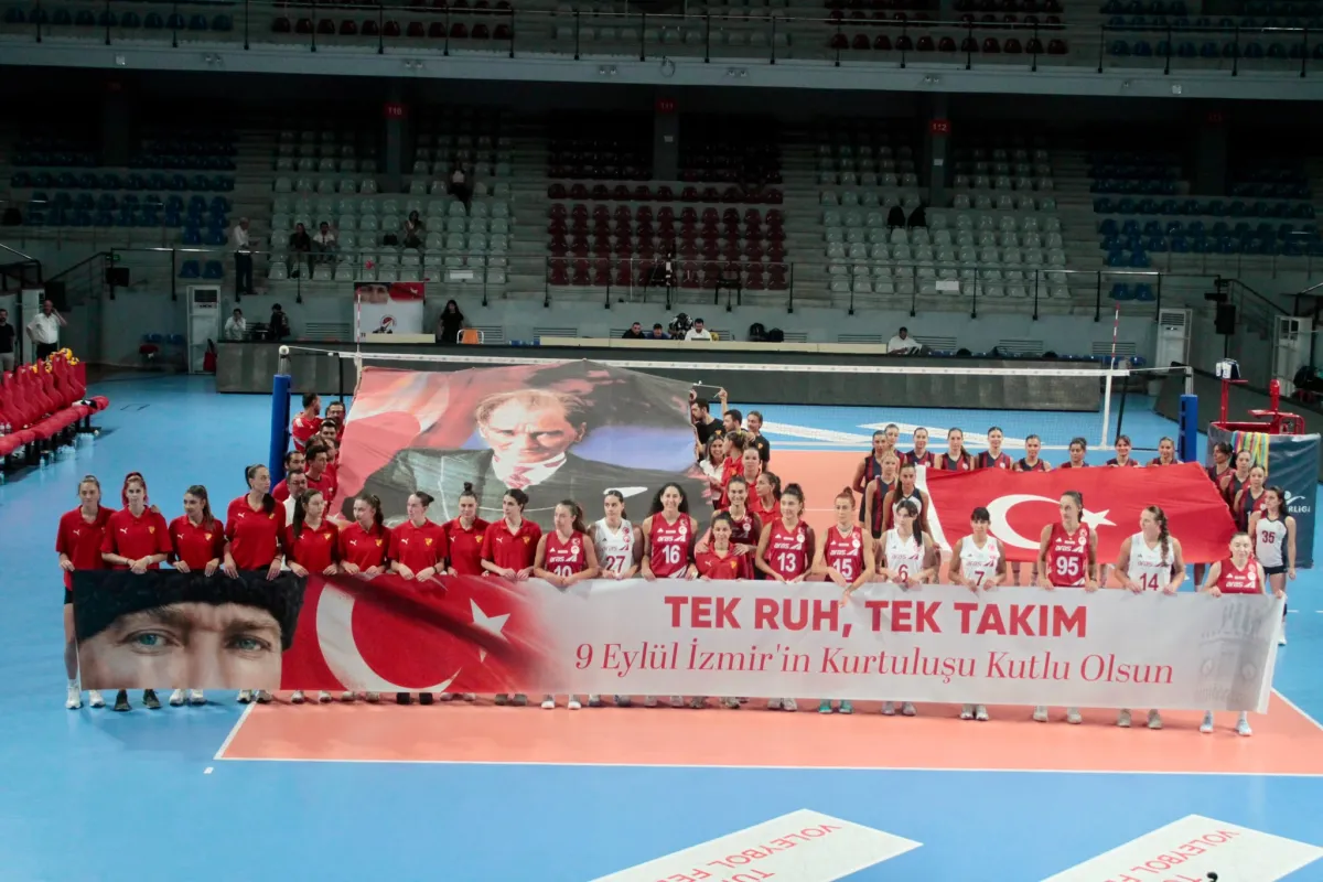 Aras Kargo Spor Kulübü’nün Ev Sahipliğinde Kadın Voleybol Takımları İzmir’in Kurtuluşunu Kutlamak için Sahadaydı