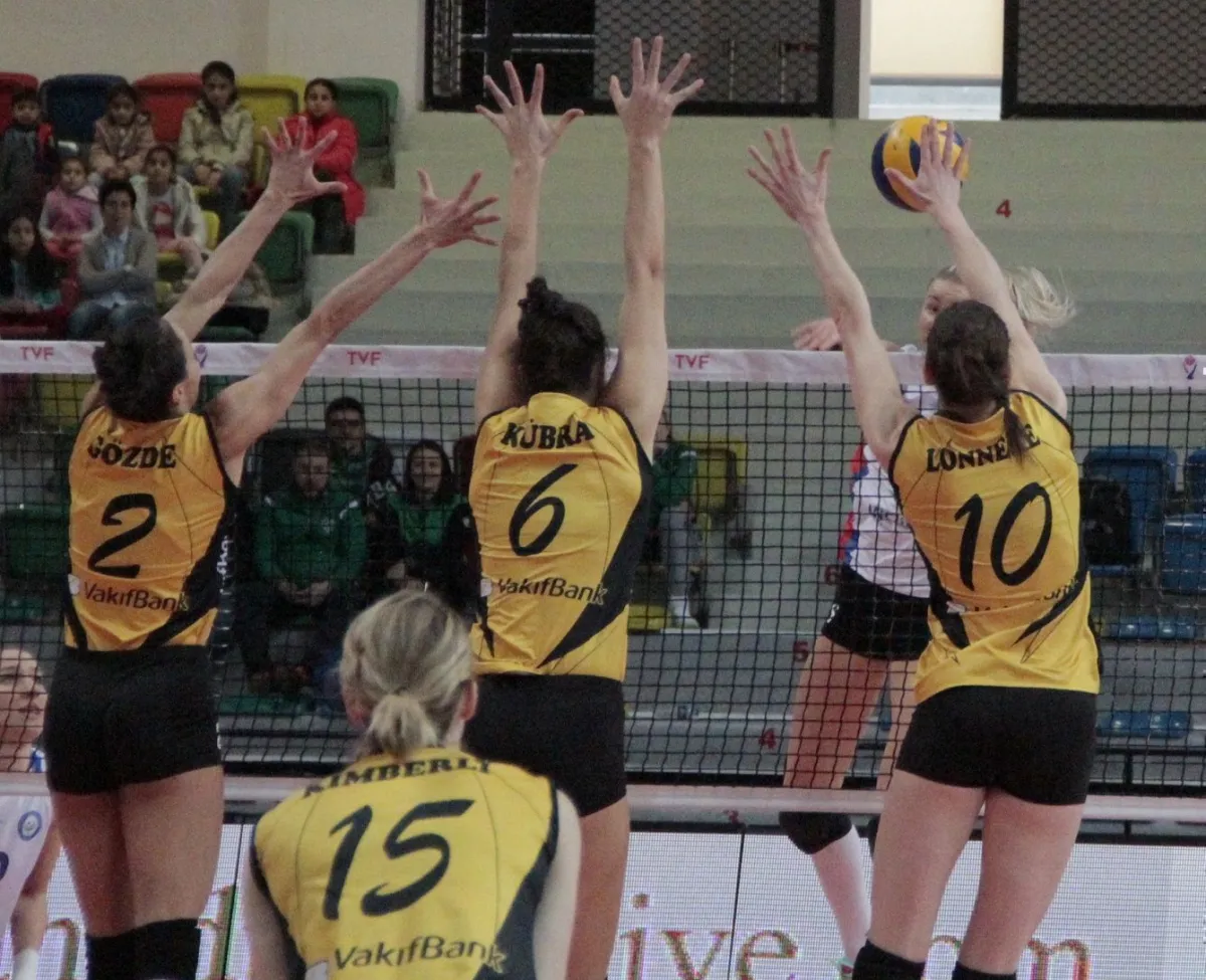VakıfBank Ligde 14’te 14 yaptı