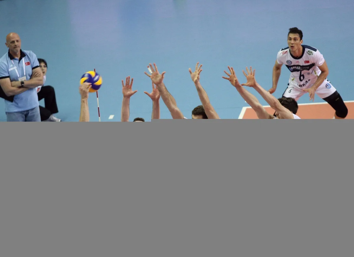 Arkas Evinde Fenerbahçe'ye 3-2 Yenildi İşi Uzattı