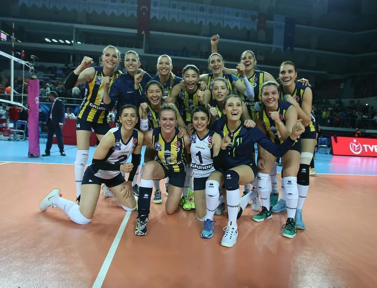 Fenerbahçe, Final ilk maçında Galatasaray'ı 3-0 yenerek 1-0 Öne Geçti