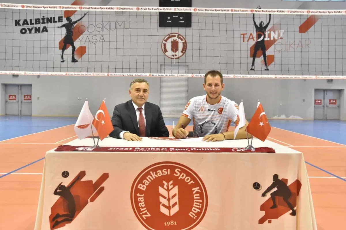 Polonyalı yıldız Bartosz Kurek Ziraat Bankası formasını giydi