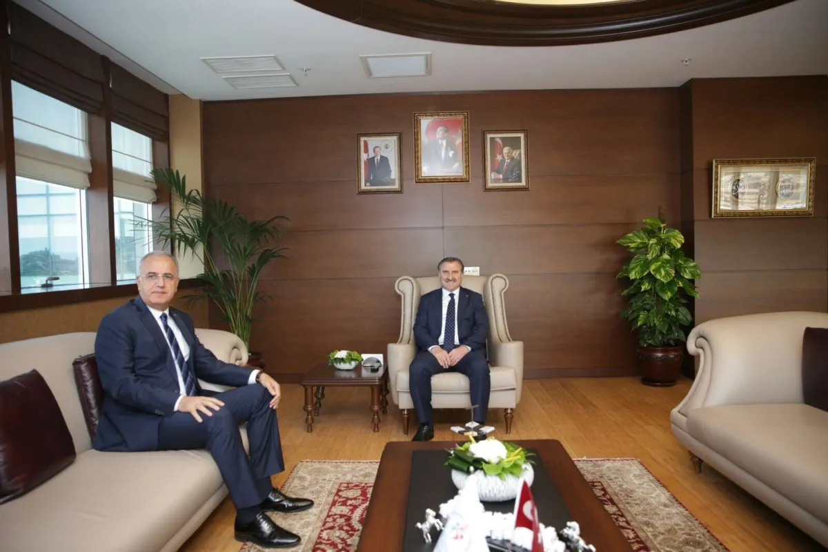 TVF Başkanı Üstündağ'dan Bakan Osman Aşkın Bak'a Makamında Ziyaret