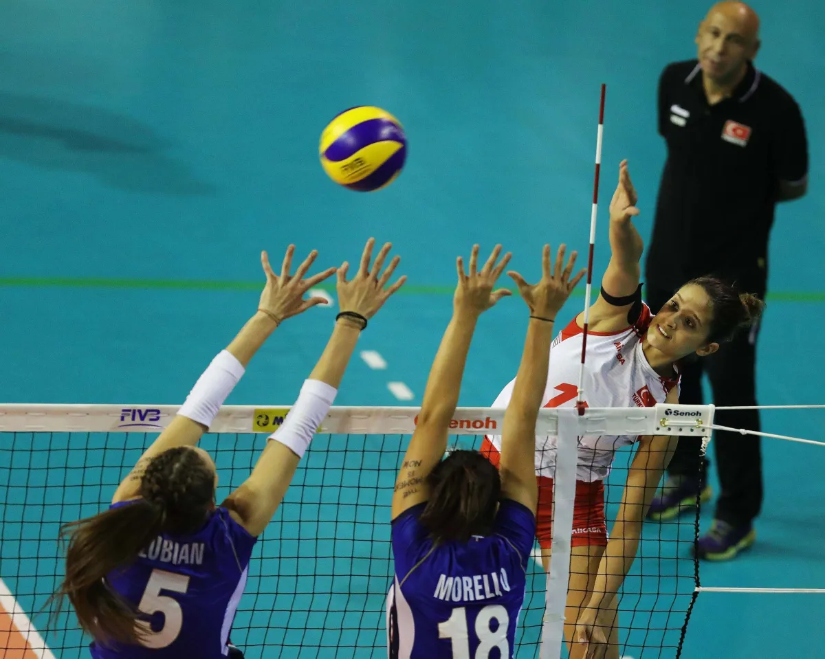 U18 Kız Milli Takımımız Yarı Finalde İtalya'ya 3-1 Yenilince Dünya Üçüncülüğü İçin Sahaya Çıkacak