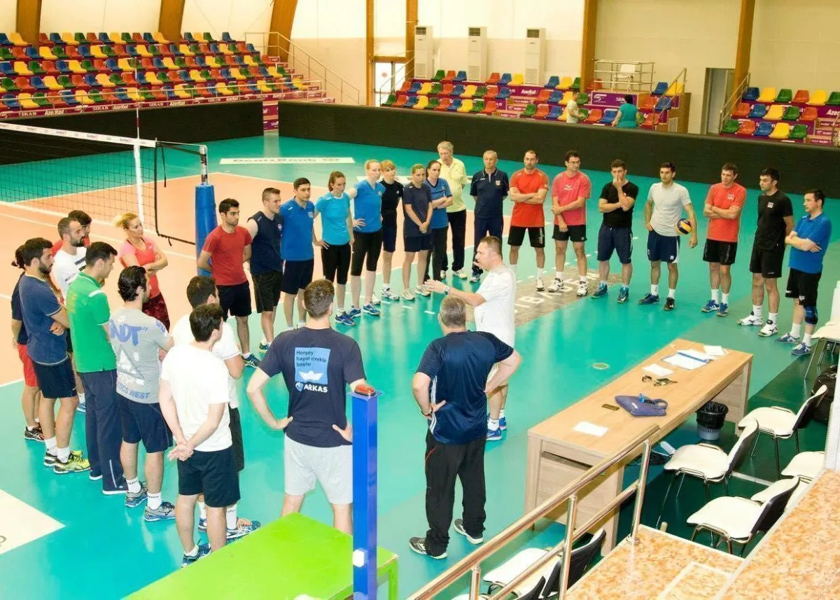 Nejat Sancak Yine Görev Başında. 22-27 Ekim'de Bakü'de FIVB birinci seviye antrenör kursunu yönetecek.