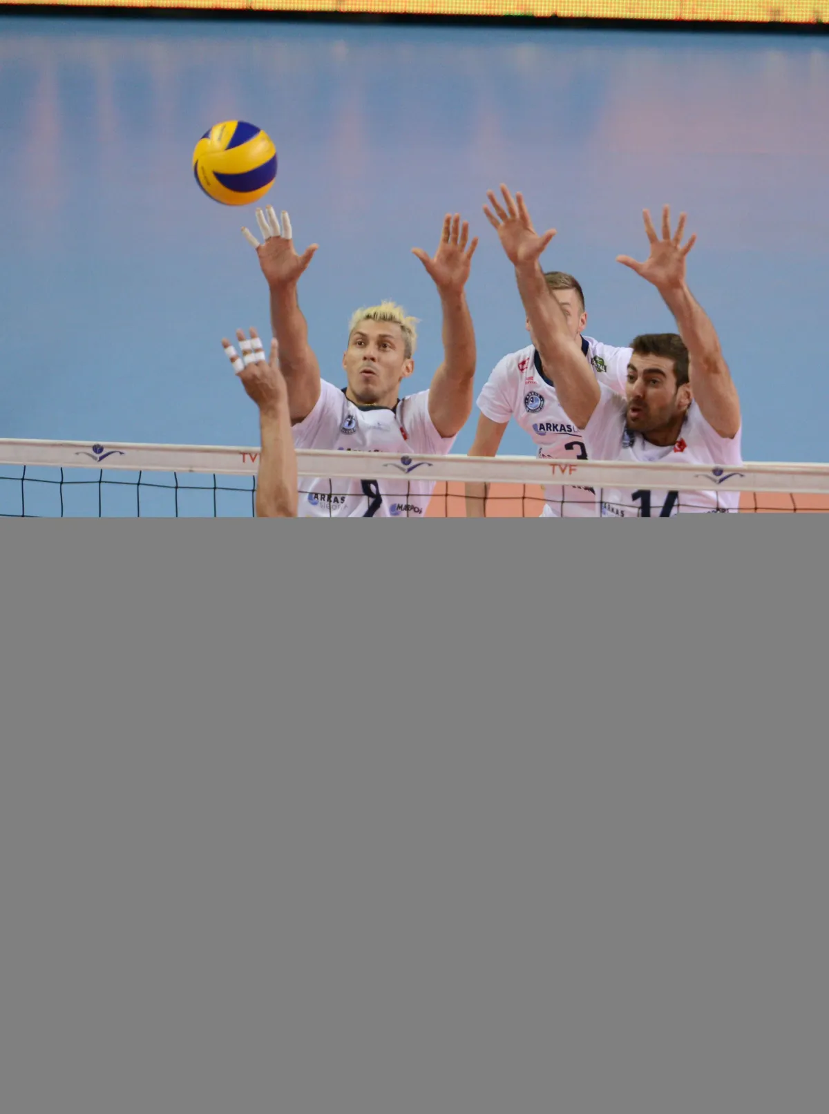TSYD İzmir Turnuvası'nın İkinci Gün Maçında Arkas İstanbul BBSK'ya 3-0 Yenildi