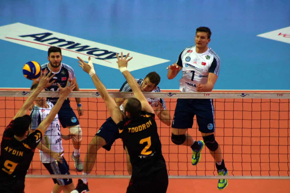 Arkas Galatasaray'ı Set Vermeden Yendi 3 Puan Aldı