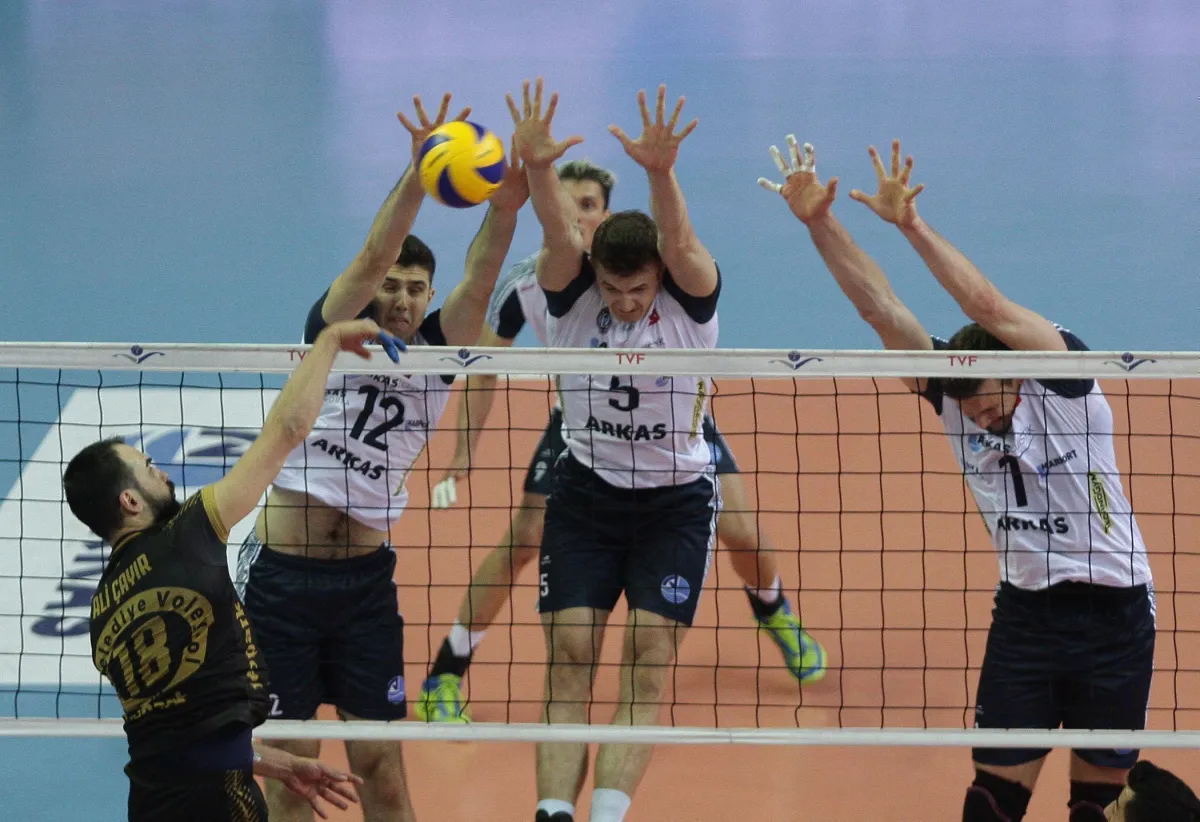 Arkas, Ege Derbisinde 3-0 Galip