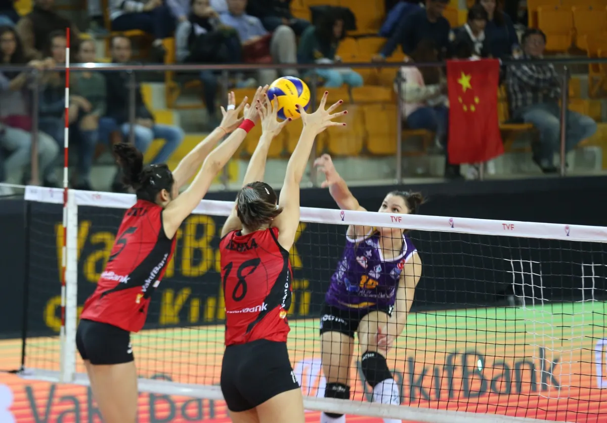 VakıfBank Çanakkale’yi 3 Sette Geçti