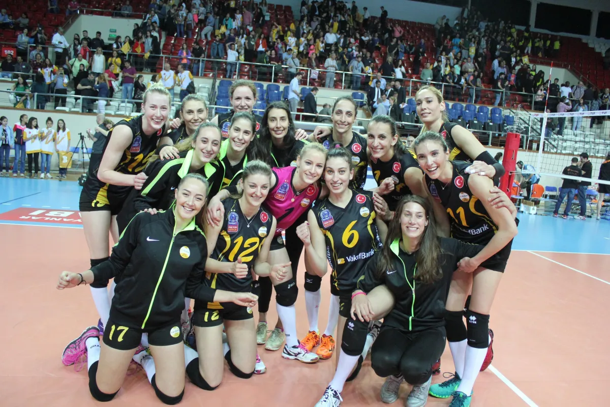 Avrupa İkincisi Vakıfbank, şampiyonluğu kaçırmanın Acısını Eczacıbaşı VitrA'dan Çıkardı: 3-0