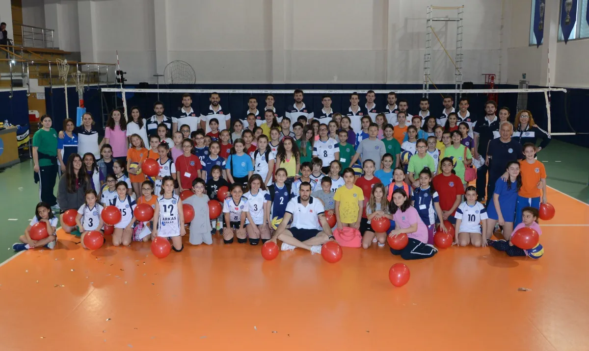 Arkas Spor’da Miniklerle Voleybolcuların Büyük Buluşması