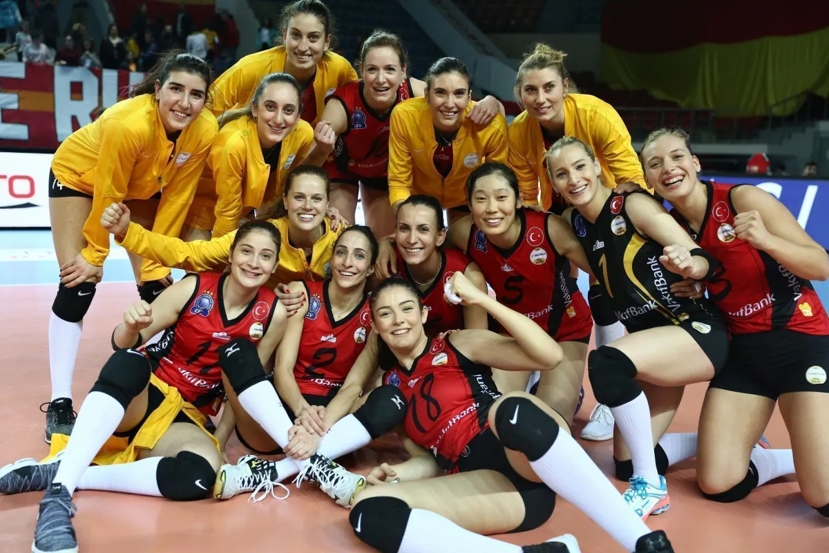 VakıfBank Cim Bom'a Puan Vermeden Galip: 3-1