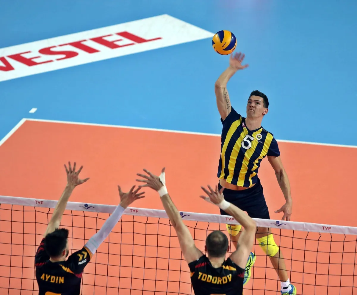 Fenerbahçe, İstanbul BBSK'yı 3-0 Yenerek 4. sıraya Çıktı