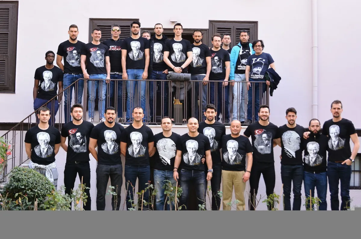 Halkbanklı oyuncular Ata’sının evinde