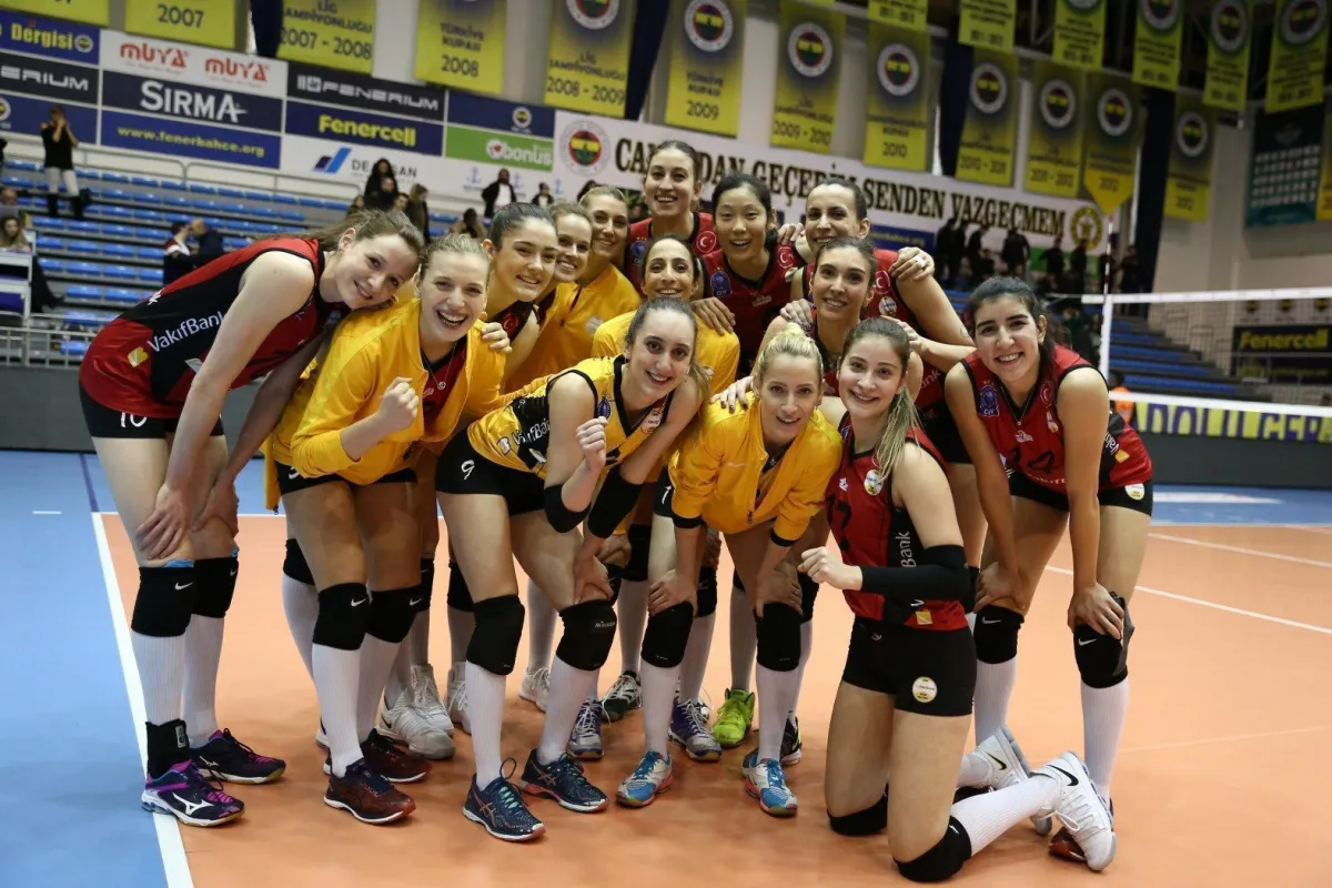 VakıfBank, Fenerbahçe'yi 3-1'le Geçyti