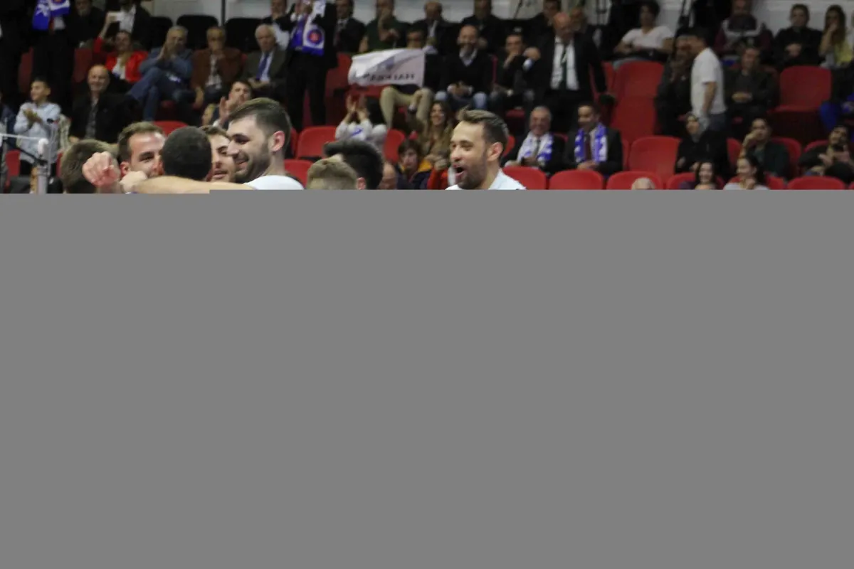 Halkbank, İstanbul BŞB'yi 3-1 yenerek Play Off'ta Hem Rövanşı, Hem de Liderliği Geri Alırken Şampiyonluk Yolunda Çok Önemli 3 Puan Aldı