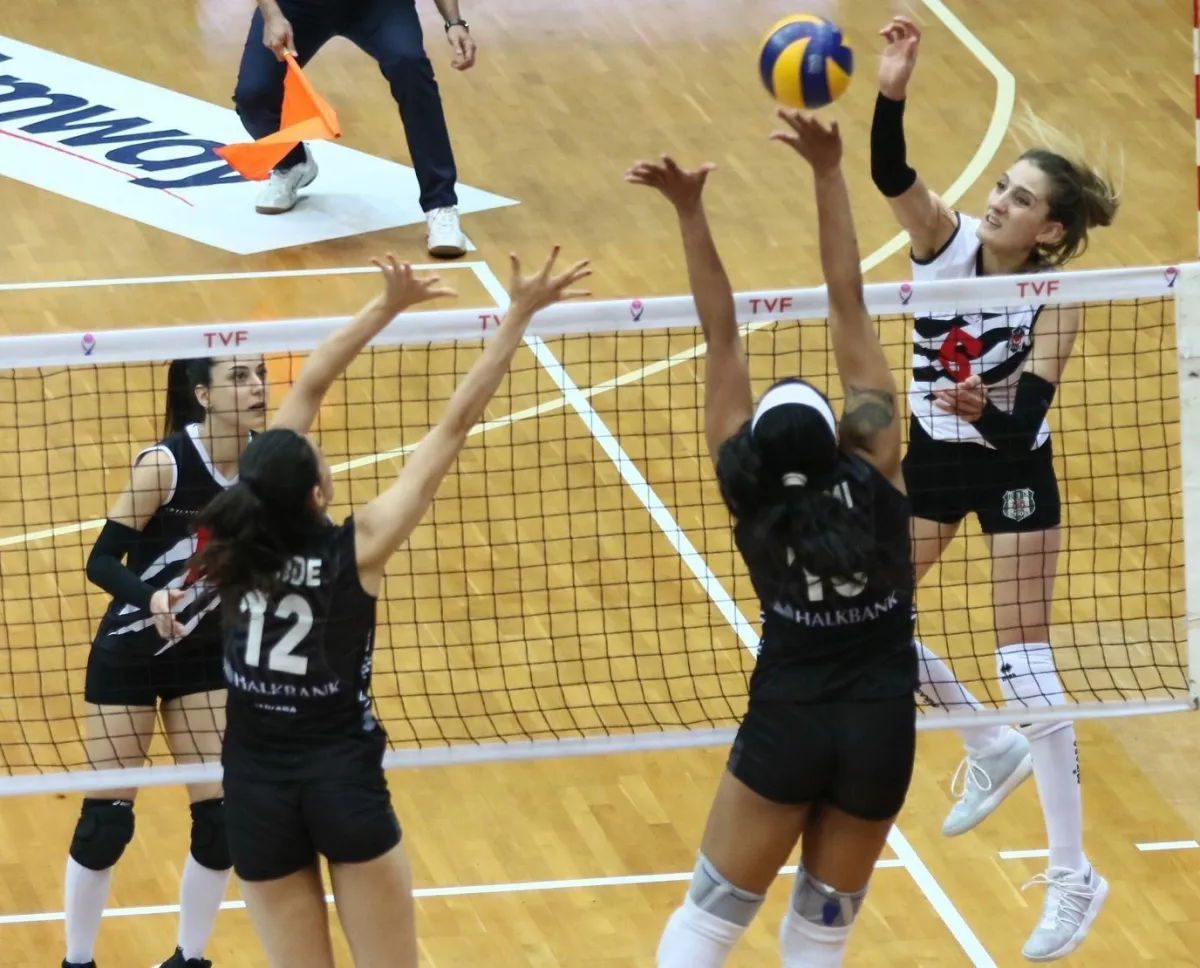 5/8'lik Maçında Beşiktaş, Halkbank'ı 3-2 endi