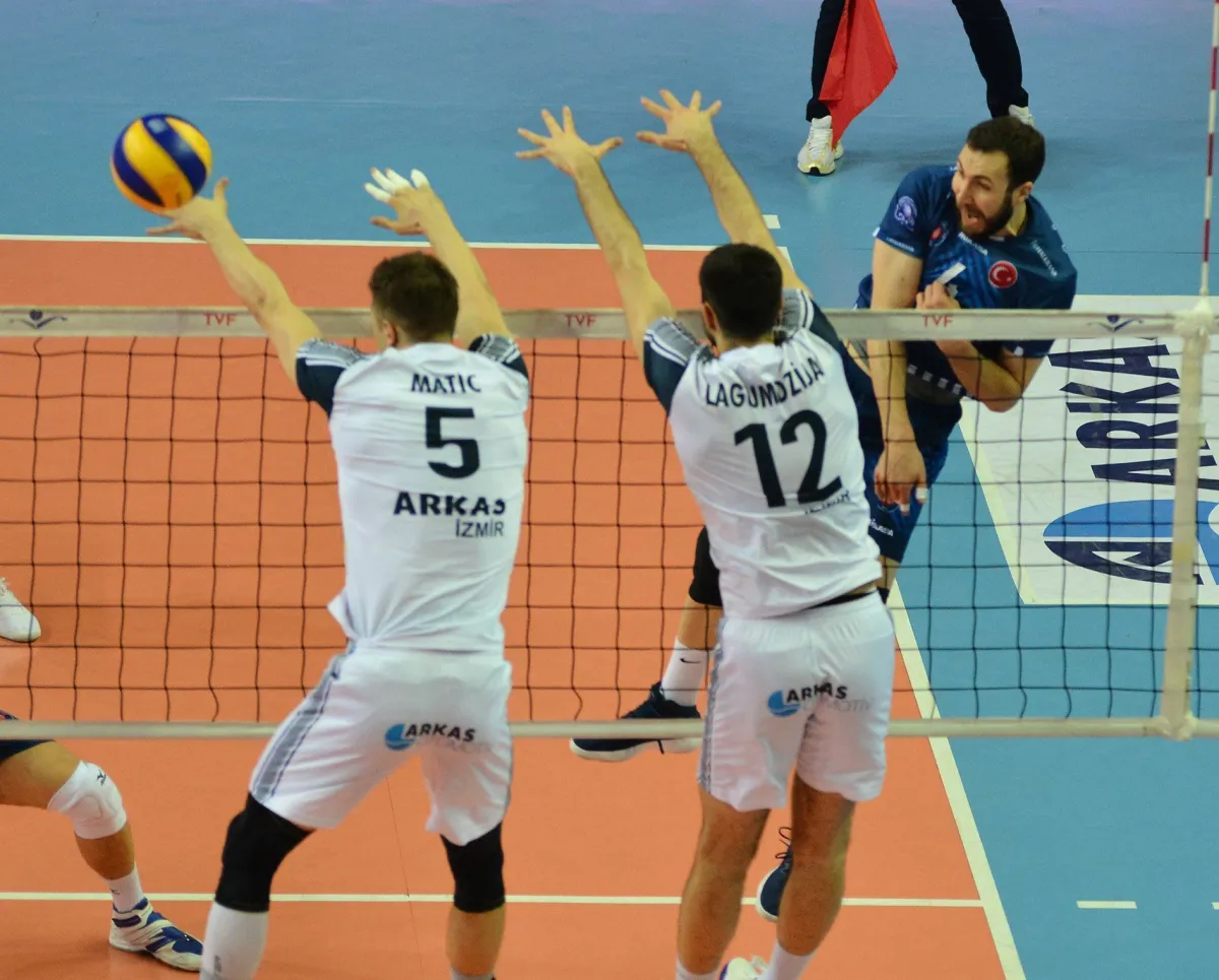Efeler Ligi Finalinda İlk raunt Halkbank’ın