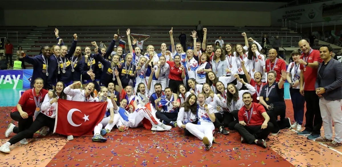 U17 Kızlarda Rusya şampiyon İtalya Gümüş Türkiye Bronz Madalya aldı. Sudeve Gülce Rüya Takımda.