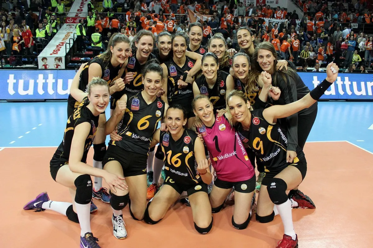 VakıfBank Namağlup Zirvede Şampiyonluk Yarışını Sürdürüyor