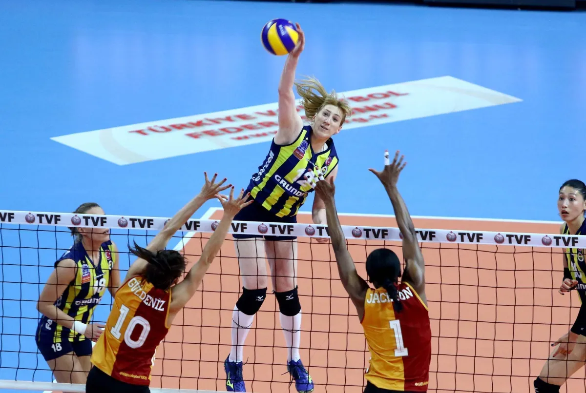 Vakıfbank'la Fenerbahçe Grundig Şampiyonlukta Başbaşa Kaldılar