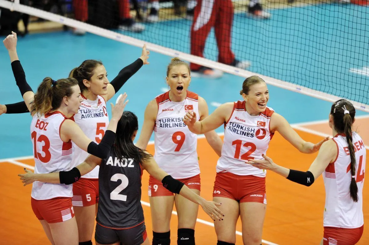 A Bayan Milliler Polonya'yı da 3-0'la Geçti, 3'te 3 Yaptı