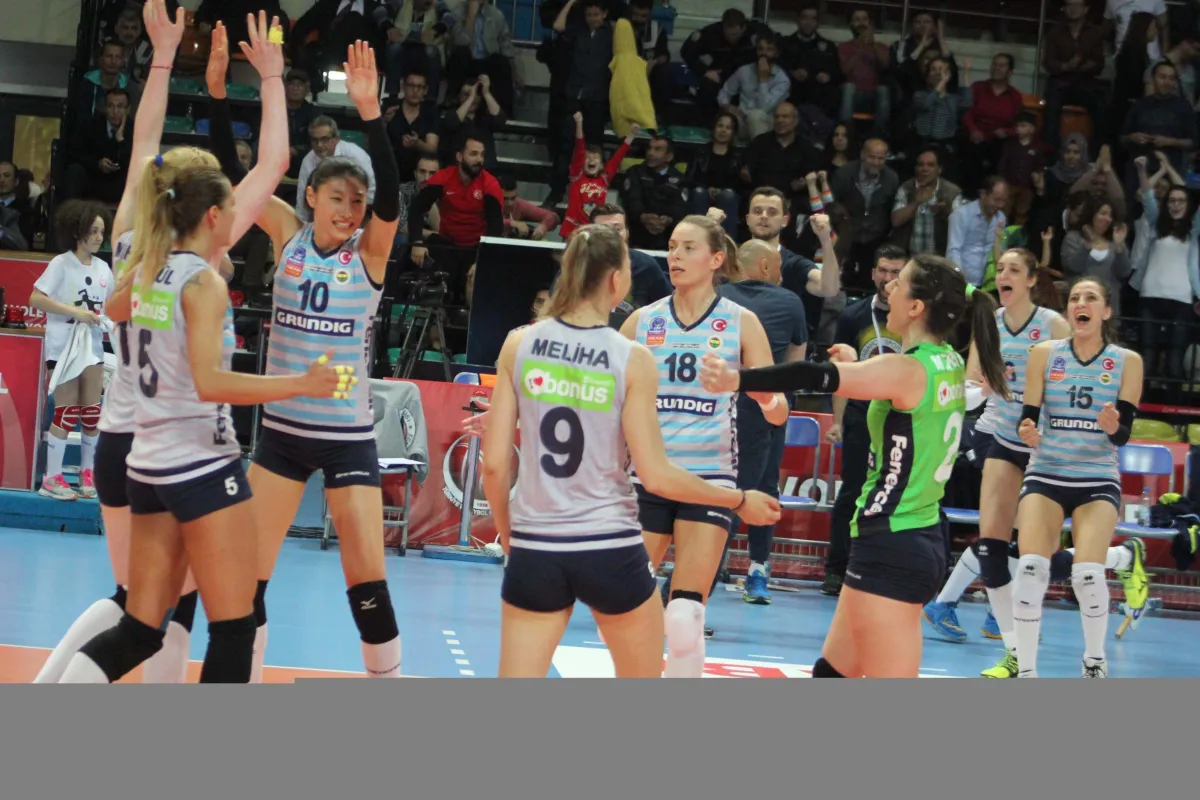 Eczacıbaşı VitrA'yı 3-1 yenen Fenerbahçe Grundig Yarın Şampiyonluk İçin Vakıfbank Karşısına Çıkacak