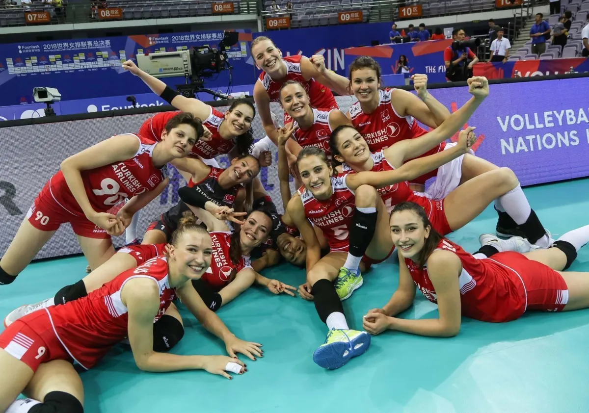 Sultanlardan Çin de tarihi başarı Brezilya'yı 3-0 Yenerek VNL'de Finale Çıktı