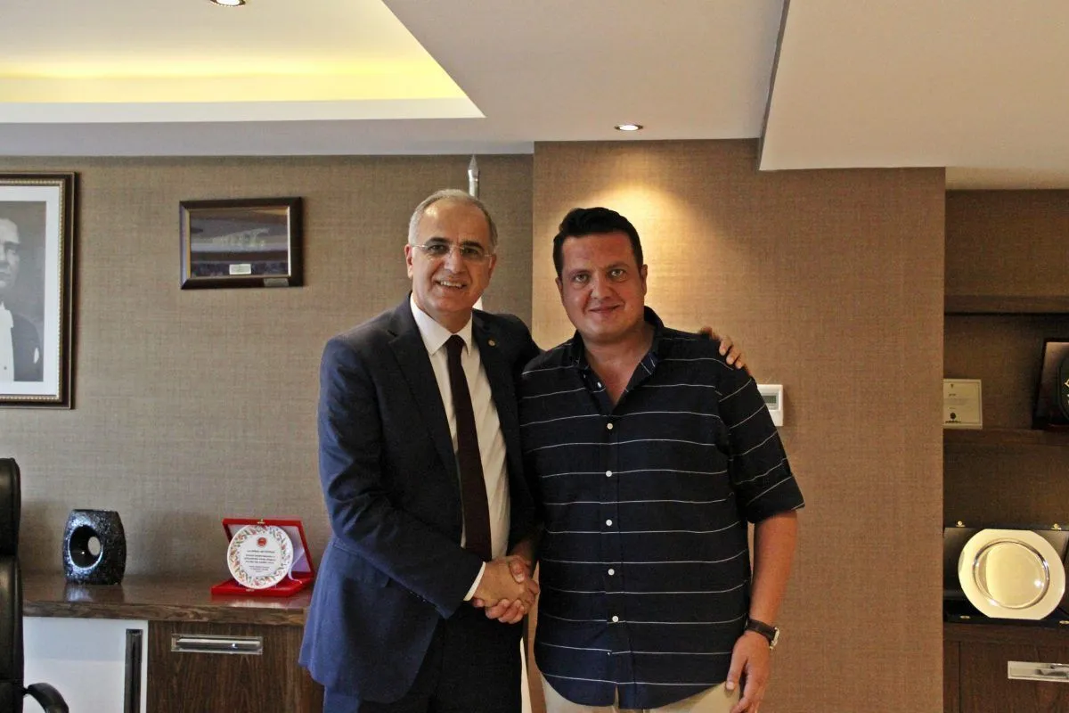 Çanakkale Belediyespor Kulübü Yönetim Kurulu Üyesi Süleyman Uysal, TVF Başkanı Mehmet Akif Üstündağ’ı makamında ziyaret etti.