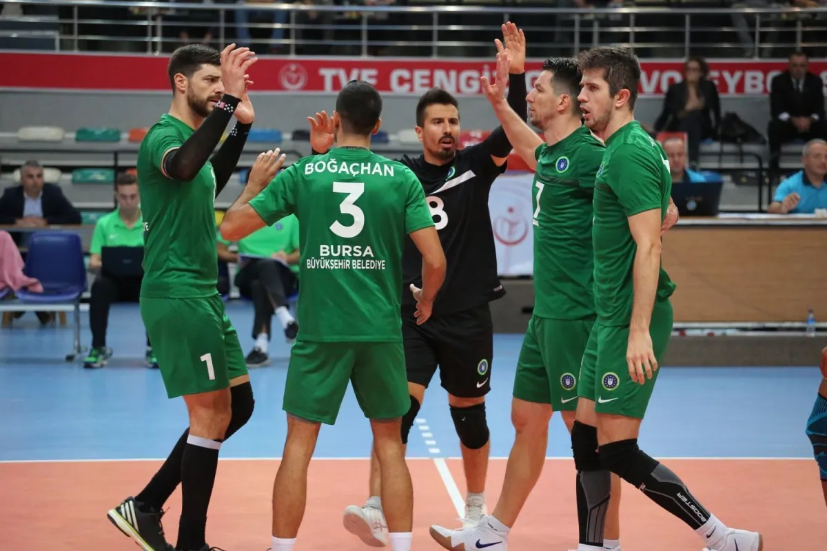 Bursa Efeleri Ligde Dört Dörtlük