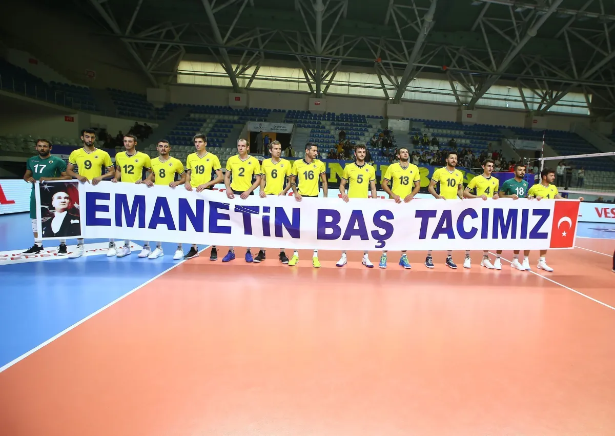 Fenerbahçe'den Anlamlı Pankart"'Emanetin Baş Tacımız"