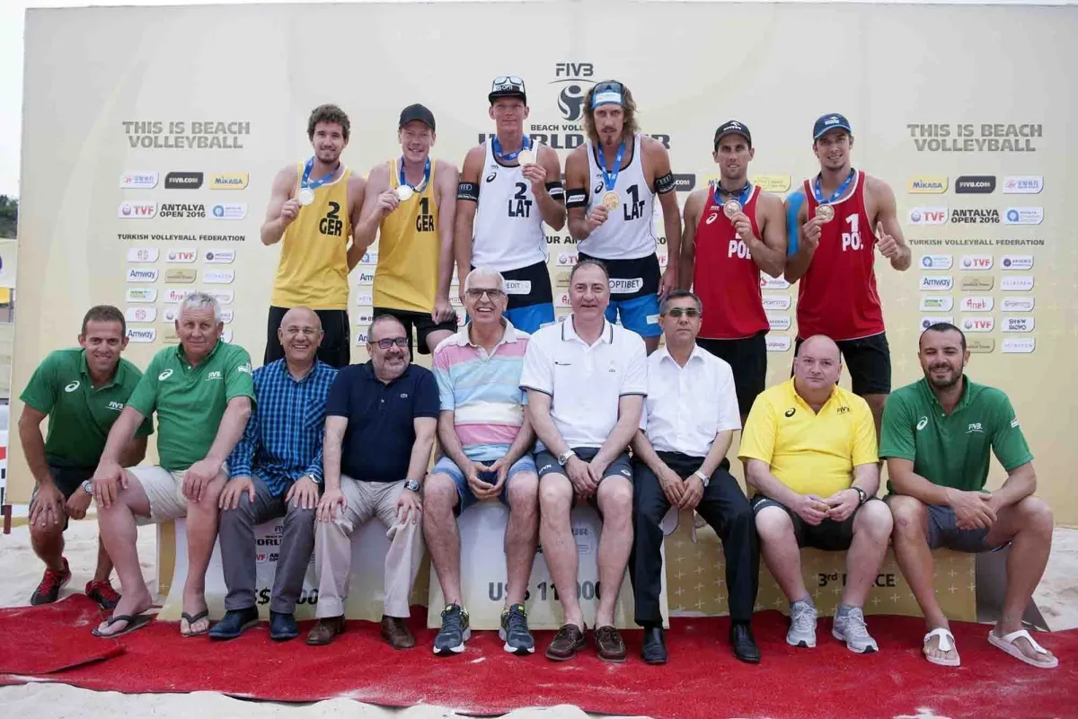 FIVB World Tour Antalya Open 2016 Erkeklerde Alman rakip sakatlık nedeniyle çıkamadığı için Letonyalı Aleksandrs Samoilovs / Janis Smedins ikilisi şampiyon oldu