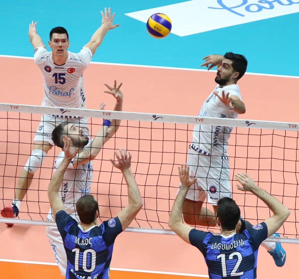 Halkbank’tan seriye devam. Arkas'ı 3-0'la Geçti