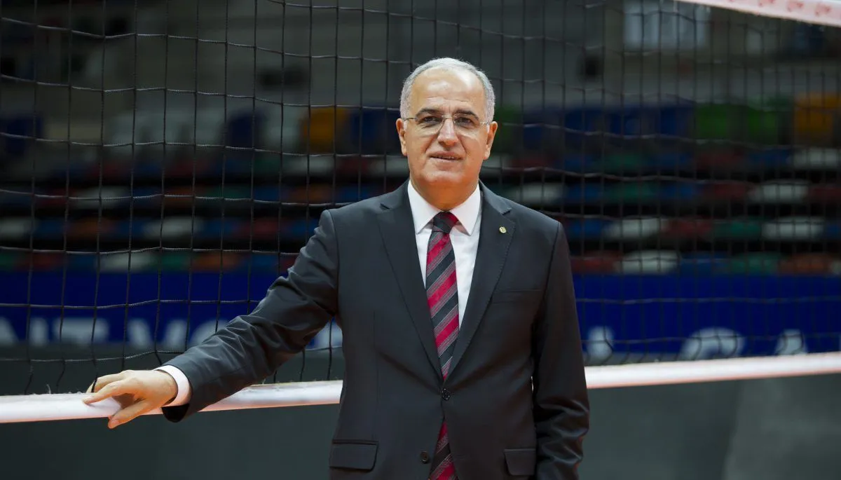 TVF Başkanı Üstündağ'dan Vakıfbank ve Eczacıbaşı VitrA'ya Kutlama