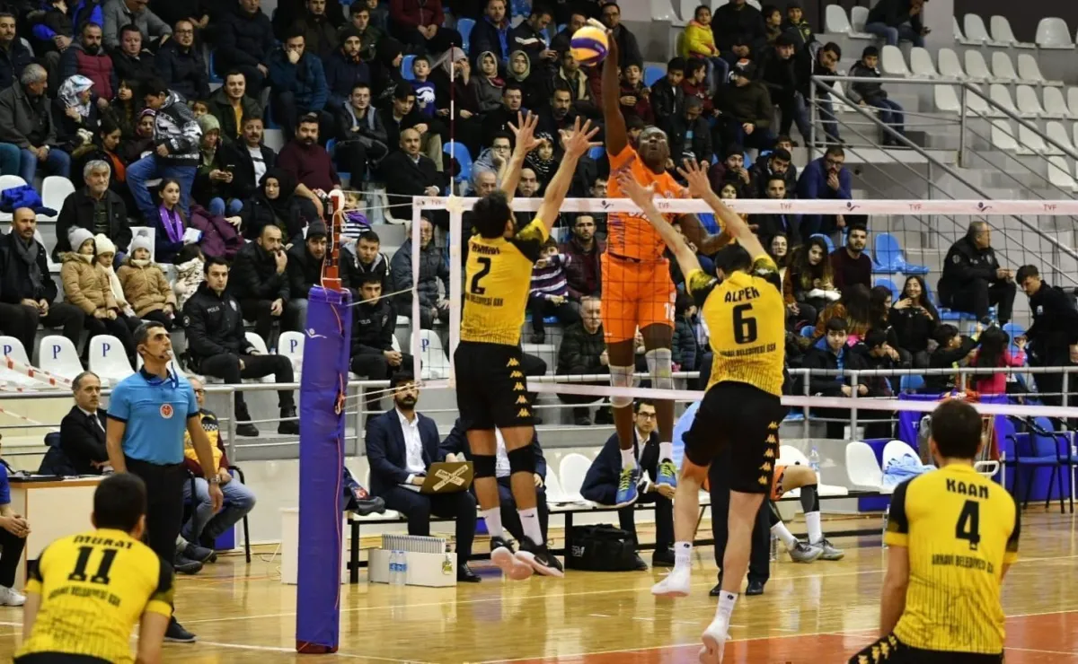 Axa Sigorta Kupa Voley'de 1. Etap rövanş maçları oynandı. Tokat Plevne ve Ziraat bankası Tur Atladı.