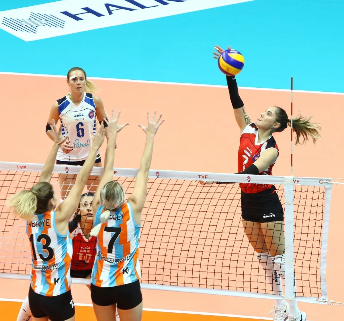 Halkbanklı Kızlar Beylikdüzü’nden Puan Çıkaramadı