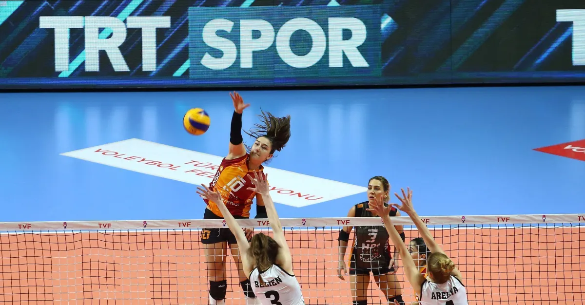 Sultanlar Ligi Play-off çeyrek final etabı Rövanş Maçında da 3-0 galip Gelen Galatasaray HDI Sigorta Yarı Finalde
