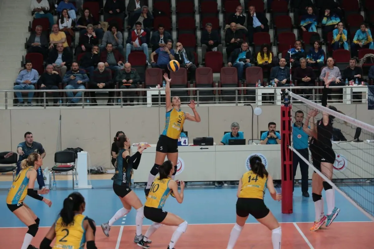 1. Lig Bayanlar Yarı Final Etabı karşılaşmaları Eskişehir'de Başladı