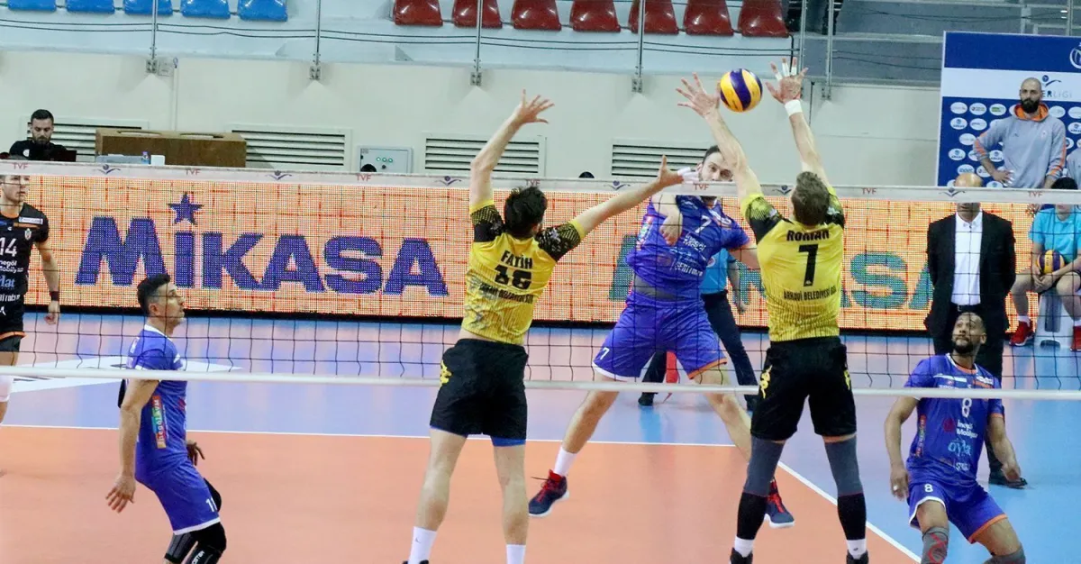 Efeler Ligi Baraj Etabı maçlarında İkbal Afyon Belediyesi ve İnegöl Belediyesi Galip