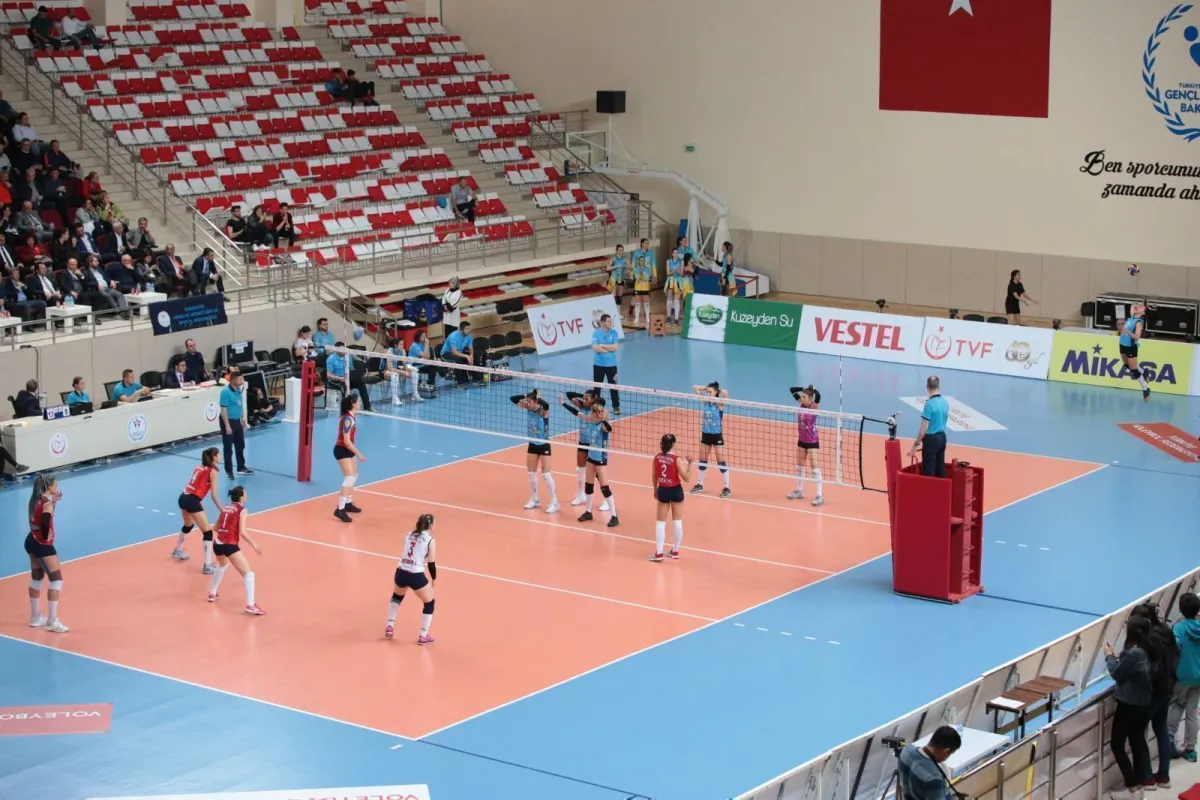 1. Lig Bayanlar Yarı Final Etabı İlk Devresi Sona Erdi Sarıyer ve PTT grup lideri
