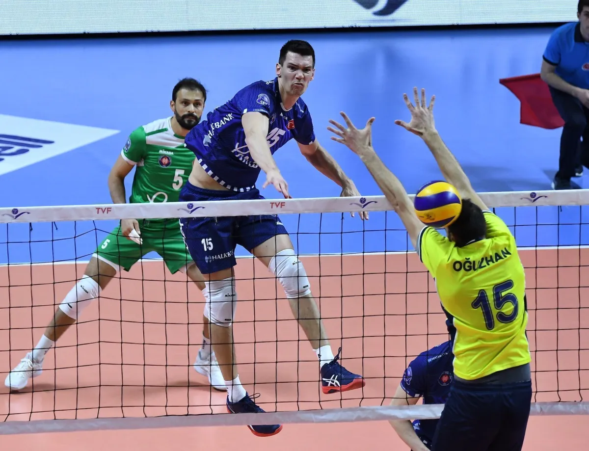 Halkbank ilk raundu kaybetti
