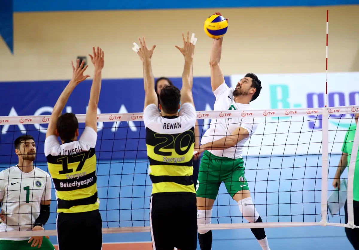 Efeler Lgi Yolunda Beşiktaş ve Bursa BBSK 3-2 Galip..