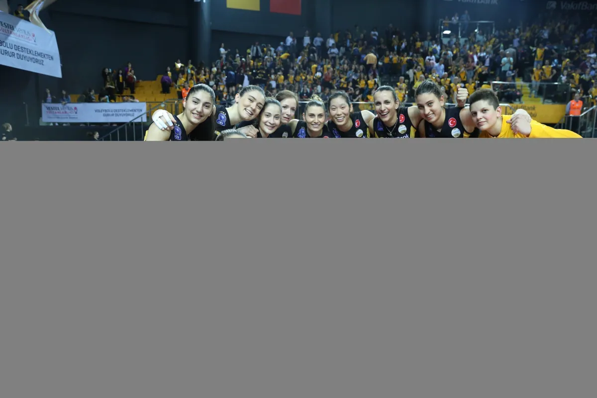 VakıfBank finalde seriyi eşitledi