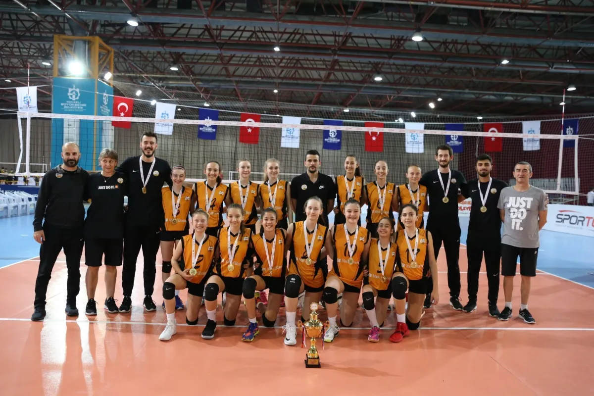 VakıfBank Midi Kızlar  namağlup Türkiye şampiyonu