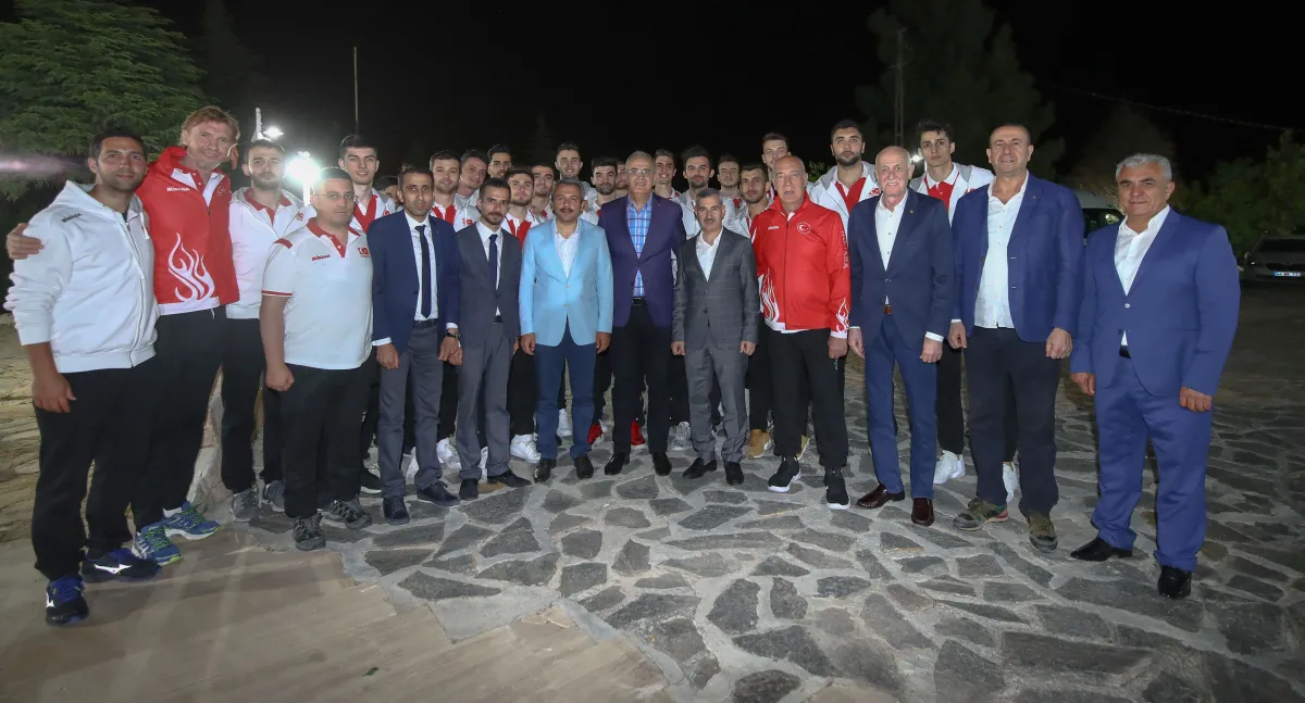 A Erkek Milli Takımına , Yeşilyurt Belediyesi 'nden Yemek