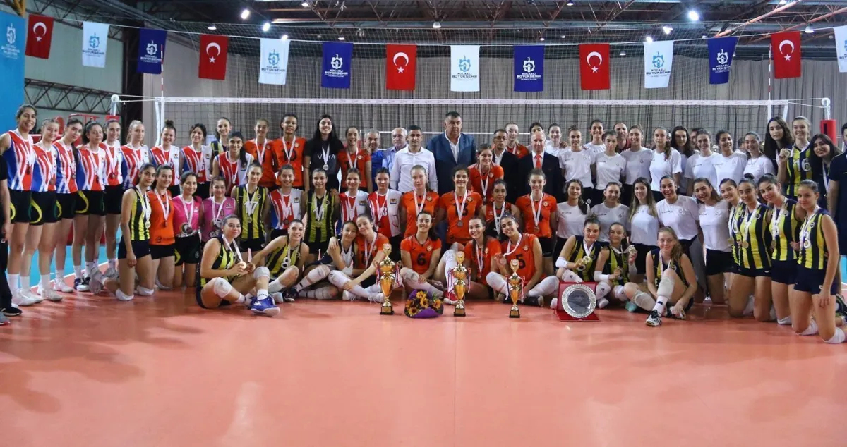 Yıldız Kızlarda Fenerbahçe Şampiyon
