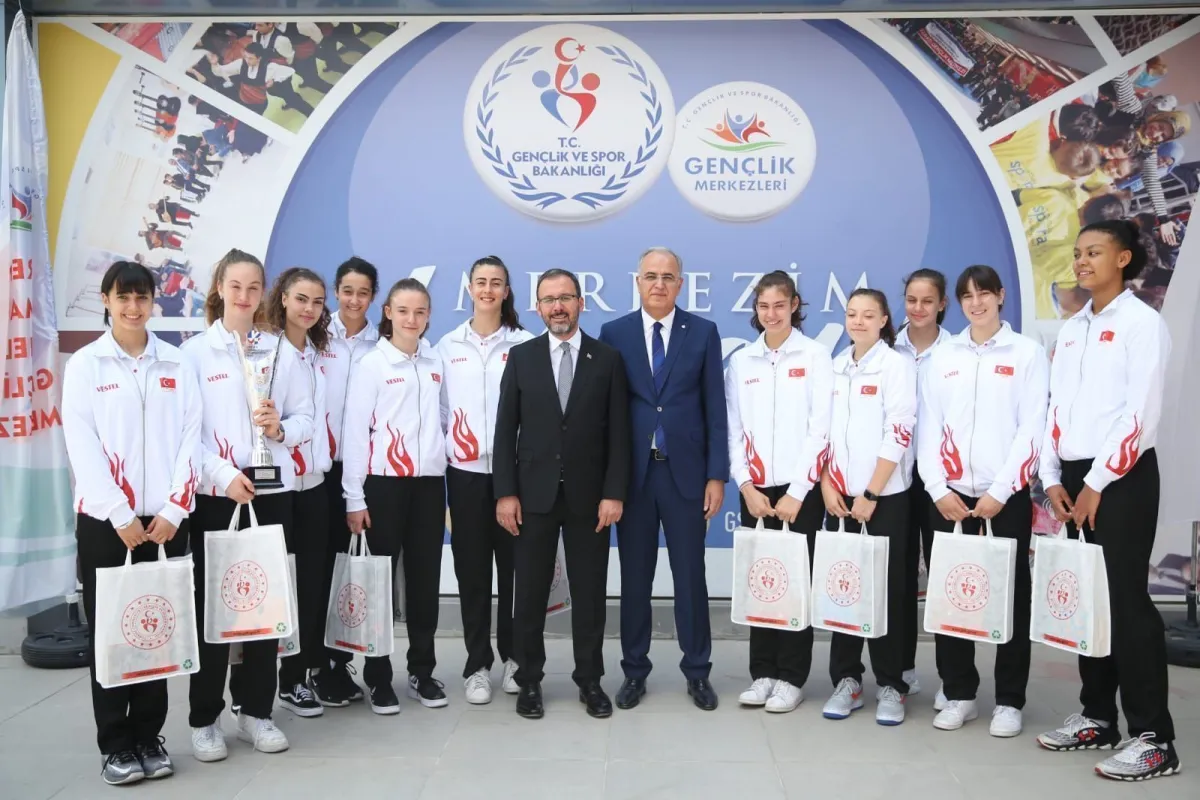 Gençlik ve Spor Bakanı Dr. Mehmet Muharrem Kasapoğlu Avrupa Şampiyonu U16 Takımını Kabul Etti