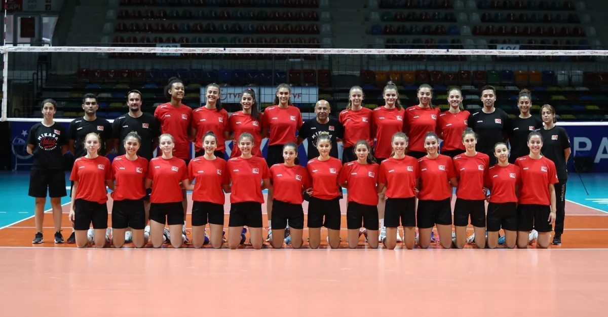U17 Küçük Kız Milli Takım Şahin Çatma Yönetiminde Kampa Girdi