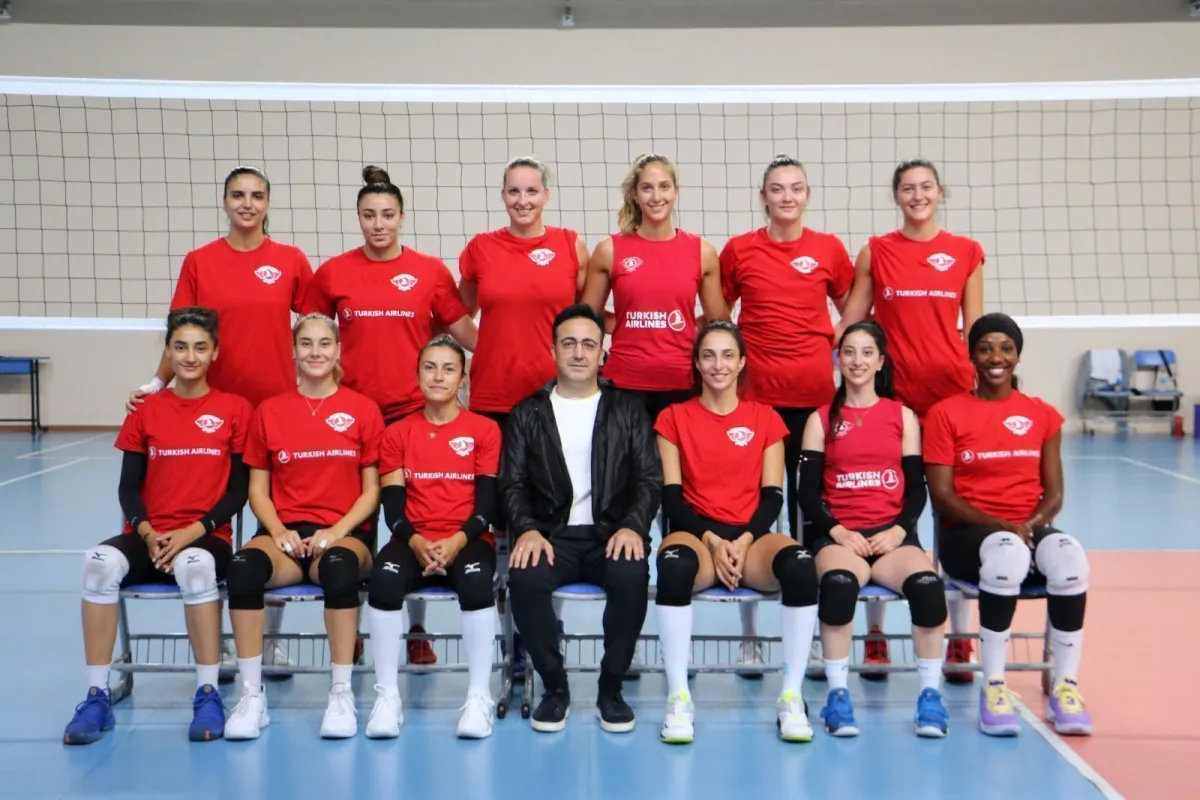 BAŞKAN İLKER AYCI’DAN THY VOLEYBOL TAKIMINA ZİYARET