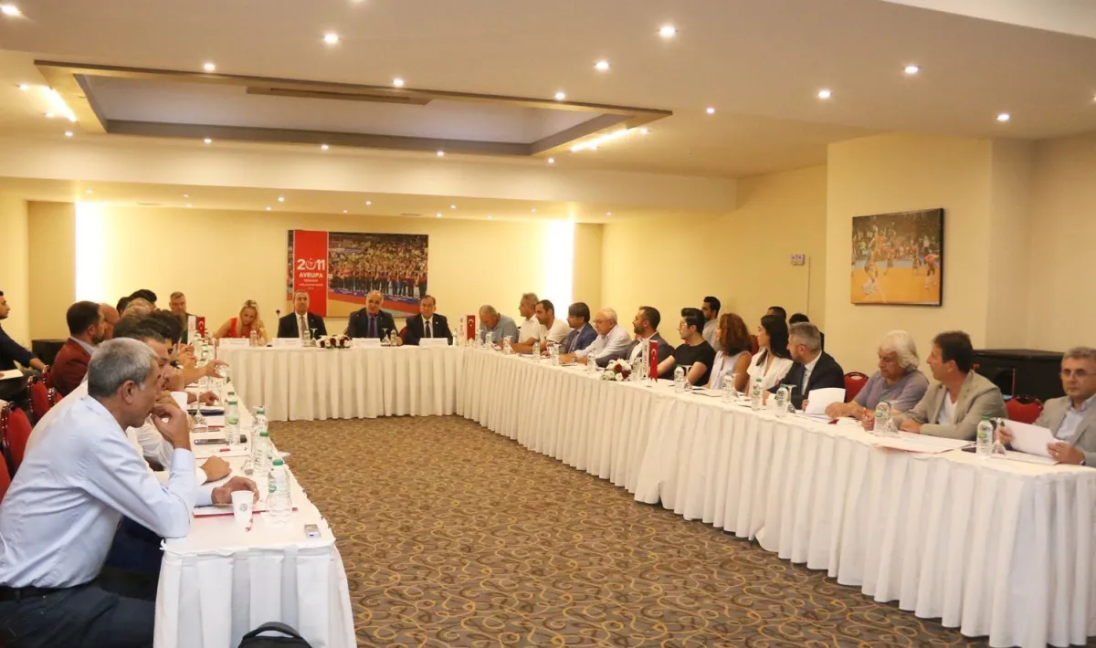 2019-2020 Voleybol Sezonu Efeler ve Vestel Venus Sultanlar Ligi fikstürleri Çekildi