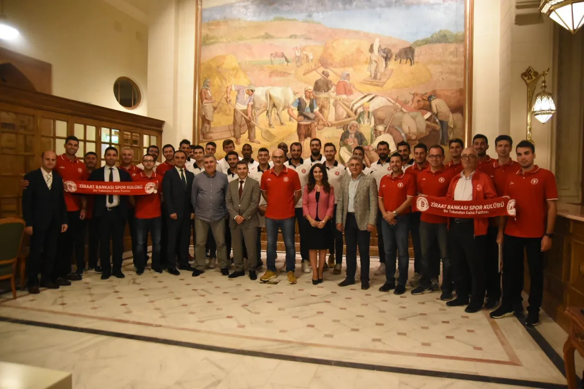 Ziraat Bankası Voleybolcularına Yemek